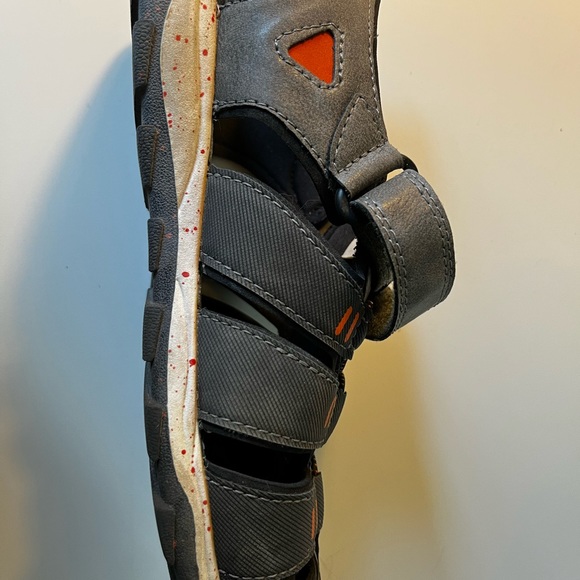 Size 6 Cat & Jack sandals. - Picture 3 of 3